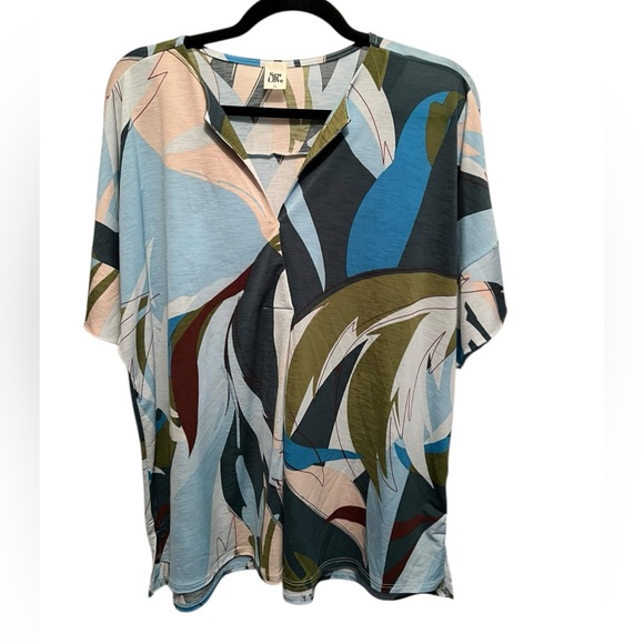 Sew In Love Woman’s Blue and Green Abstract Blouse | Size XL | Wrinkle Free - Picture 2 of 5